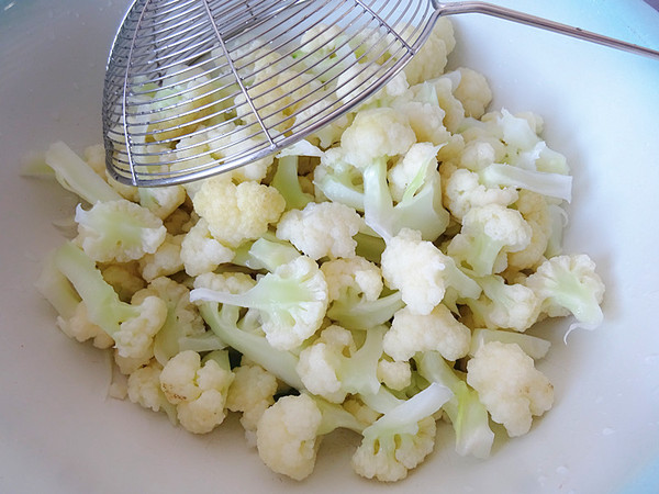 菜花炒雞蛋的做法-其它口味炒菜譜-易網<a href=http://m.aoa7937.com/ target=_blank class=infotextkey>健康養生</a>網 菜花炒雞蛋的做法-其它口味炒菜譜
