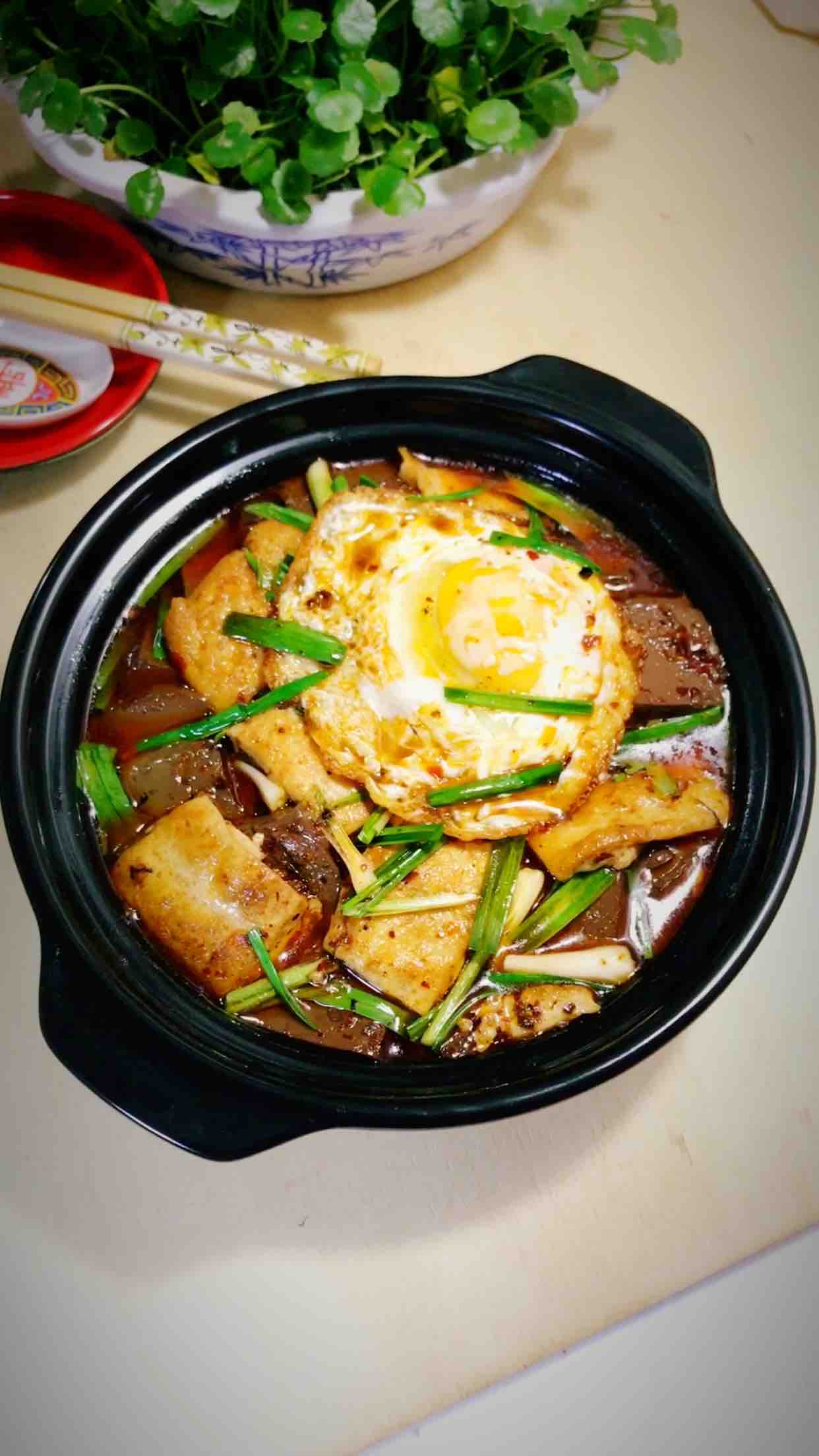 蒜香鴨血焅豆腐的做法-麻辣味砂鍋菜譜-易網健康養生網 蒜香鴨血焅豆腐的做法-麻辣味砂鍋菜譜