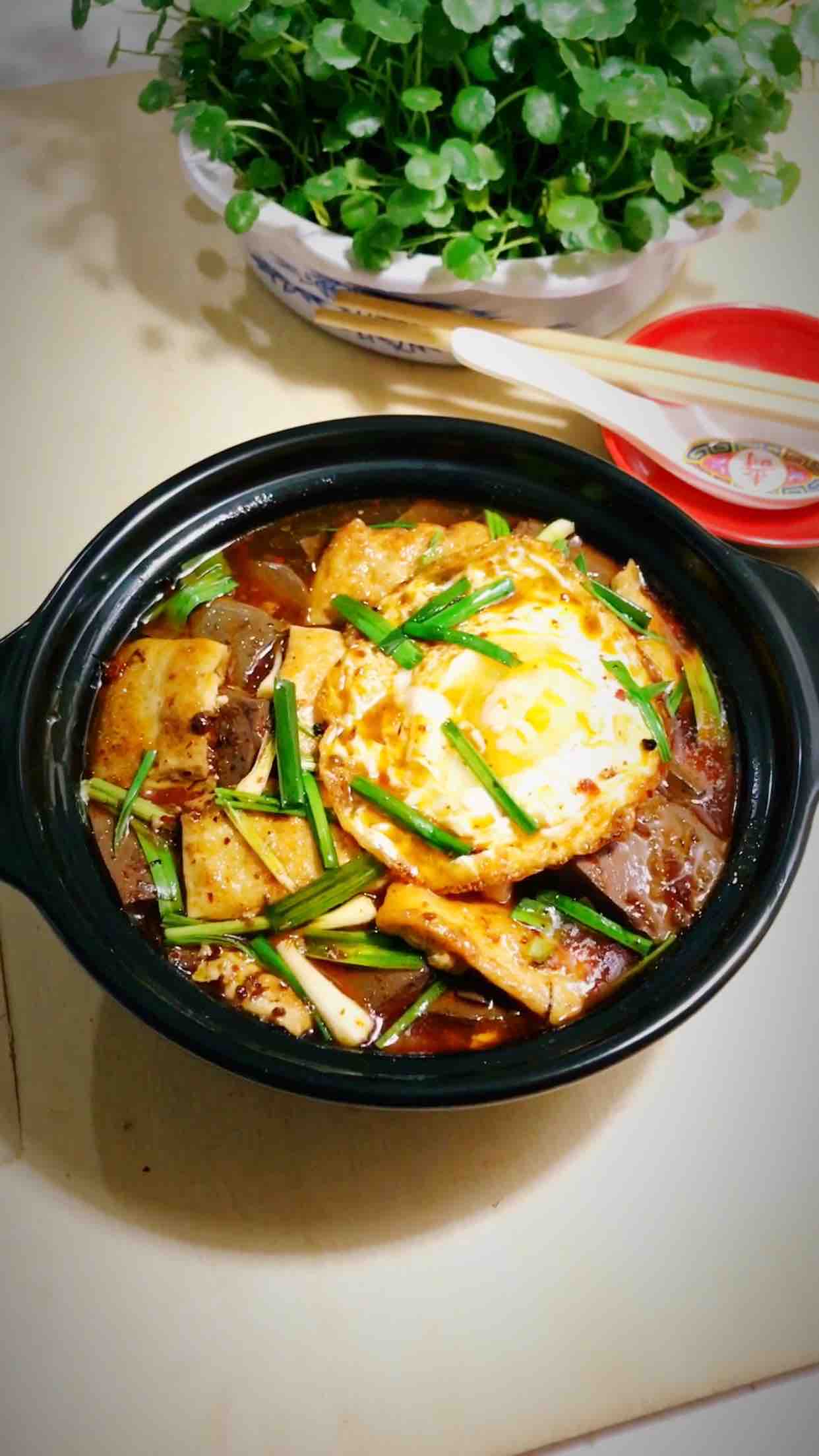 蒜香鴨血焅豆腐的做法-麻辣味砂鍋菜譜-易網健康養生網 蒜香鴨血焅豆腐的做法-麻辣味砂鍋菜譜