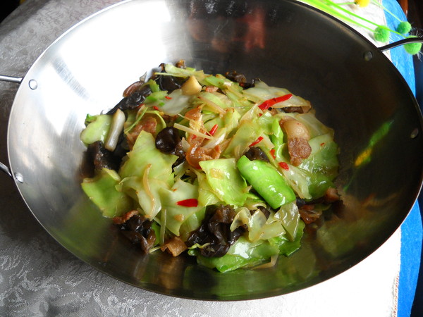 干鍋手撕包菜的做法-家常味干鍋菜譜-易網(wǎng)健康養(yǎng)生網(wǎng) 干鍋手撕包菜的做法-家常味干鍋菜譜
