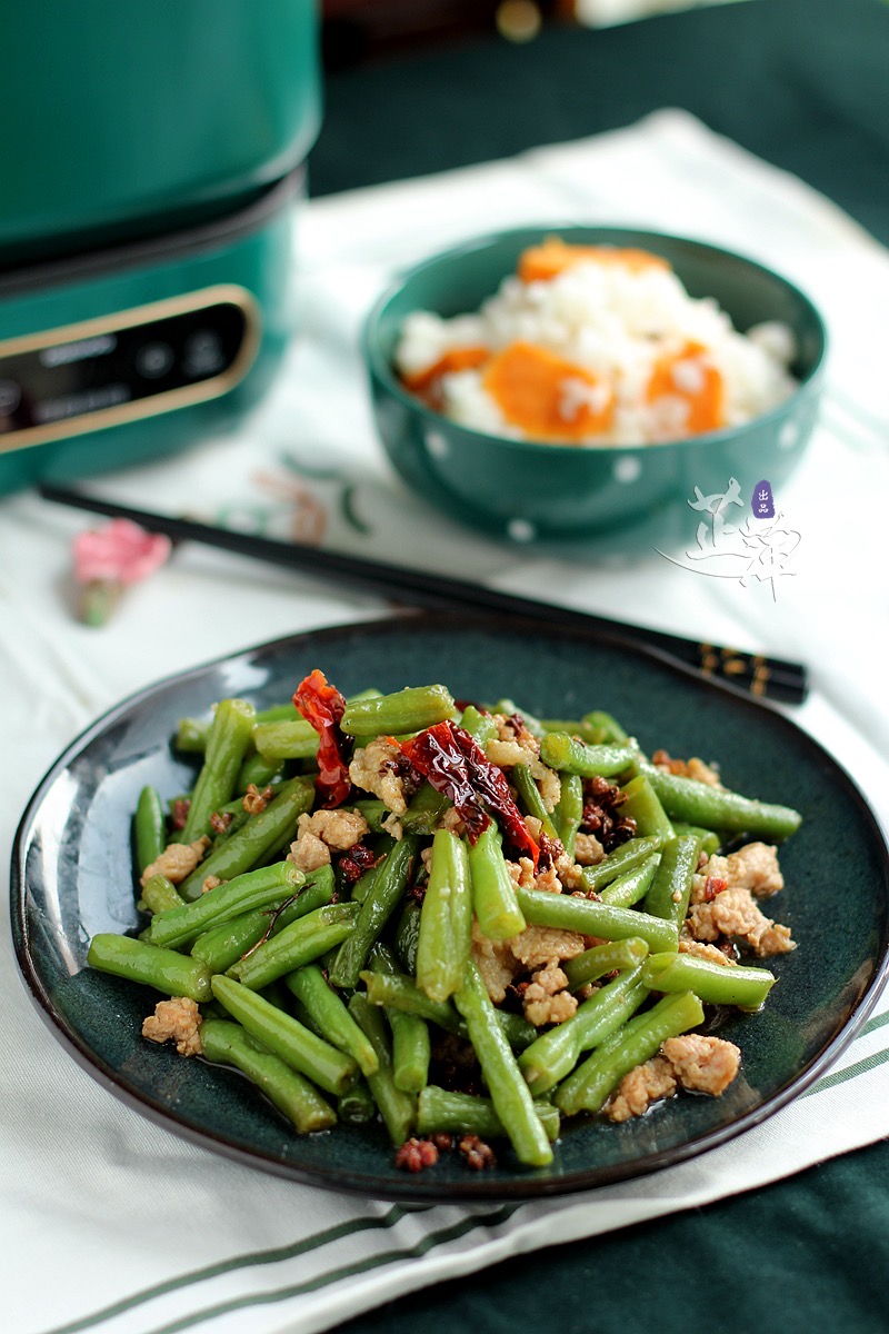 麻辣肉沫炒龍豆的做法-家常味炒菜譜-易網(wǎng)健康養(yǎng)生網(wǎng) 麻辣肉沫炒龍豆的做法-家常味炒菜譜