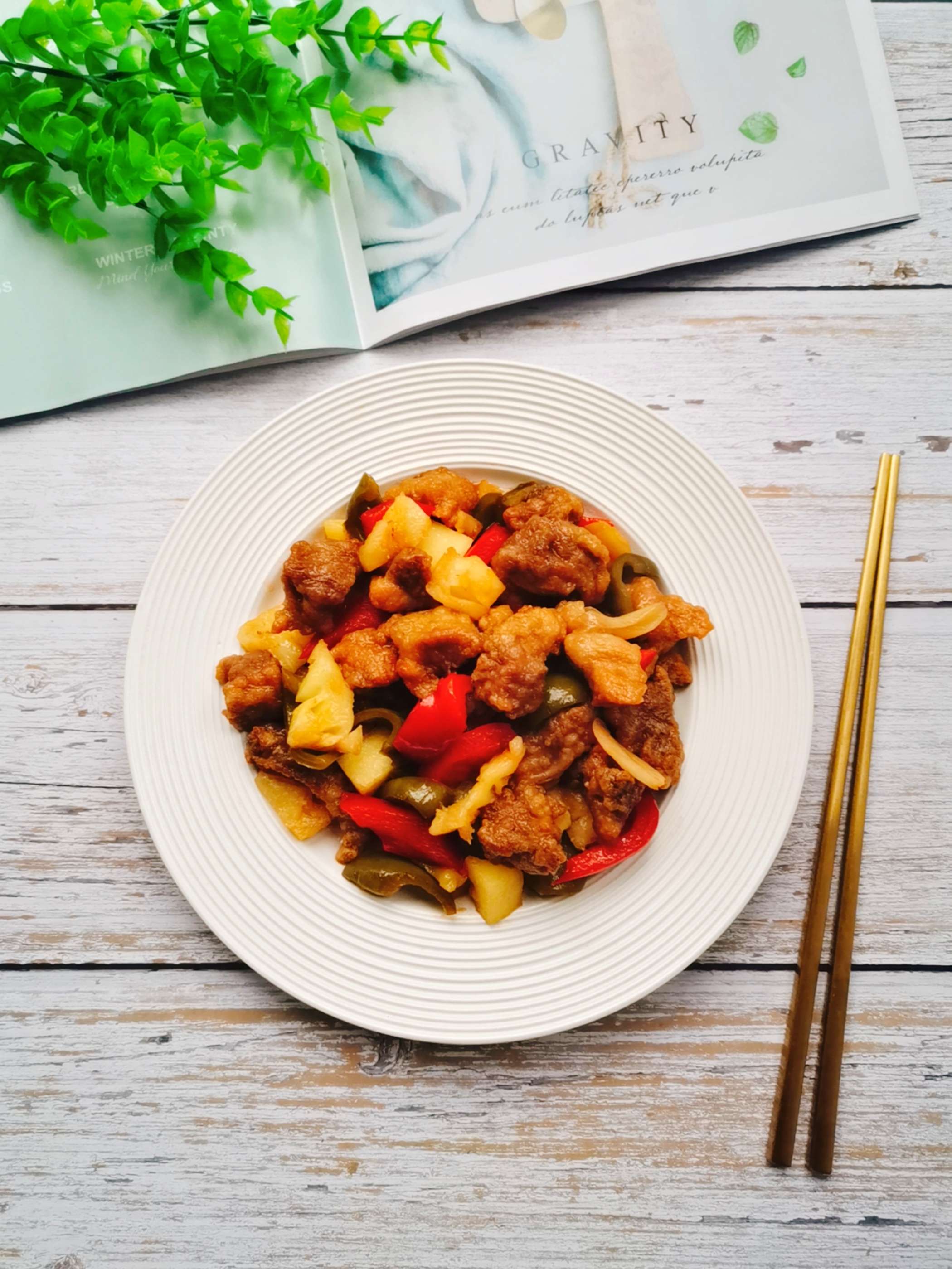 酸甜可口的菠蘿咕咾肉,全家都愛吃的做法-酸甜味炒菜譜-易網健康養生網 酸甜可口的菠蘿咕咾肉,全家都愛吃的做法-酸甜味炒菜譜