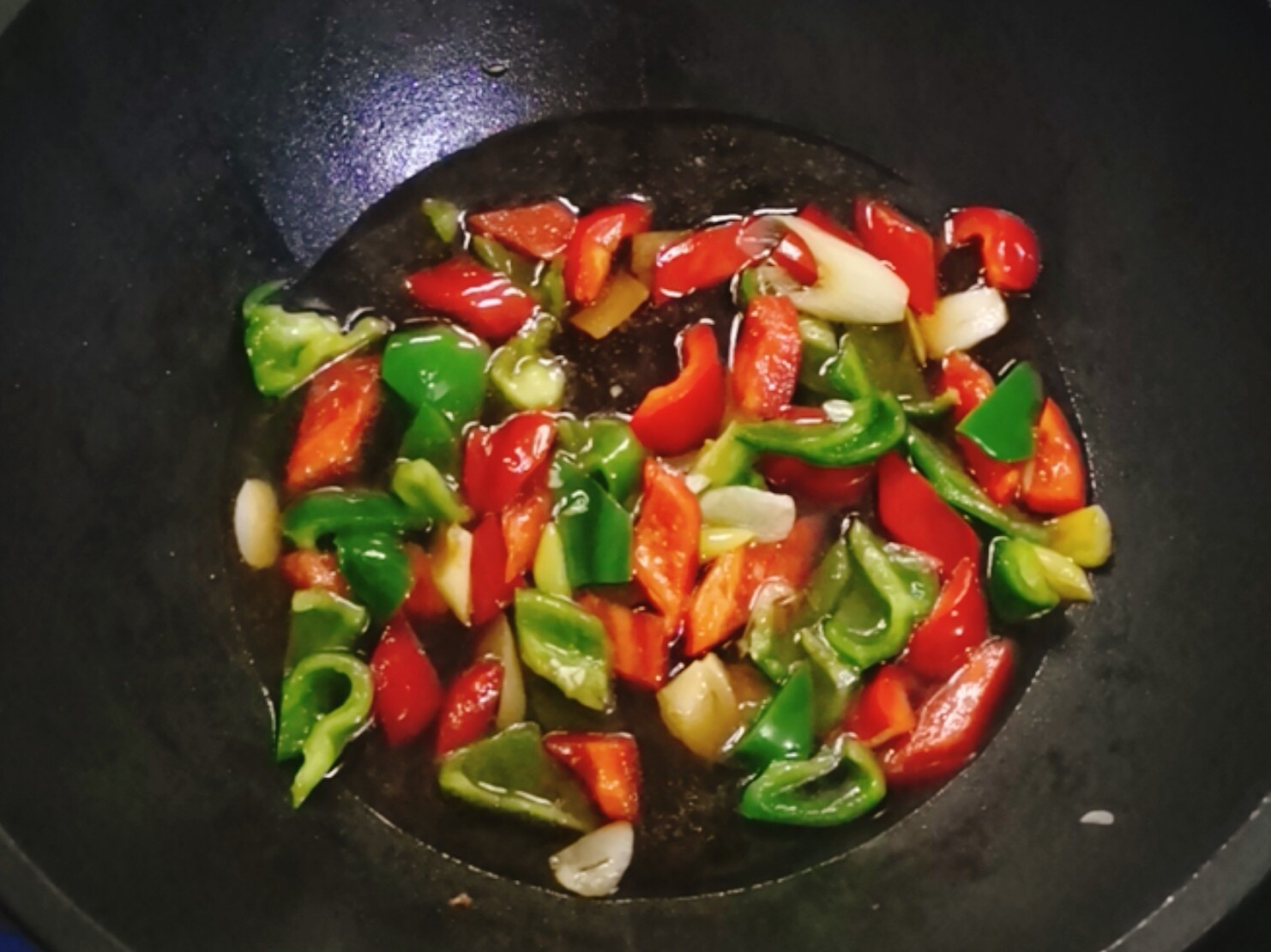 酸甜可口的菠蘿咕咾肉,全家都愛吃的做法-酸甜味炒菜譜-易網健康養生網 酸甜可口的菠蘿咕咾肉,全家都愛吃的做法-酸甜味炒菜譜