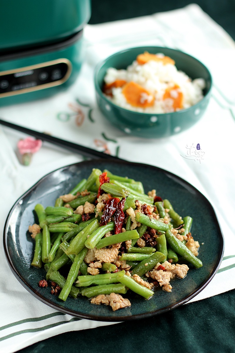 麻辣肉沫炒龍豆的做法-家常味炒菜譜-易網(wǎng)健康養(yǎng)生網(wǎng) 麻辣肉沫炒龍豆的做法-家常味炒菜譜