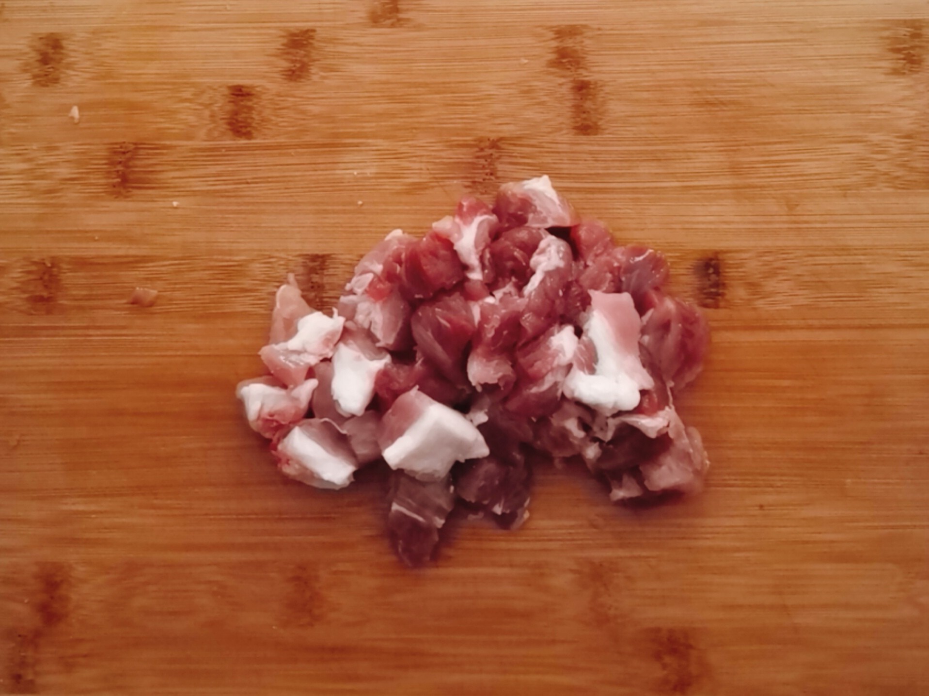 酸甜可口的菠蘿咕咾肉,全家都愛吃的做法-酸甜味炒菜譜-易網<a href=http://m.aoa7937.com/ target=_blank class=infotextkey>健康養生</a>網 酸甜可口的菠蘿咕咾肉,全家都愛吃的做法-酸甜味炒菜譜