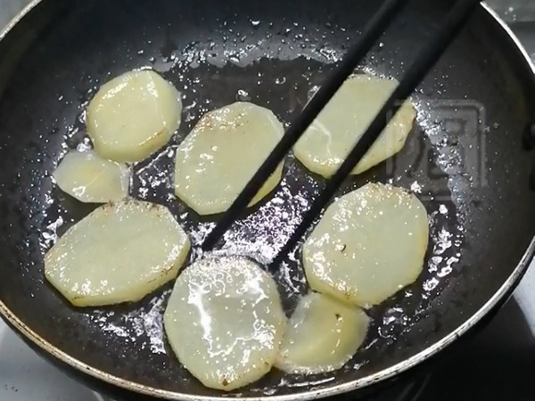 熱乎乎的泡菜鍋，驅寒還管飽！的做法-酸辣味煮菜譜