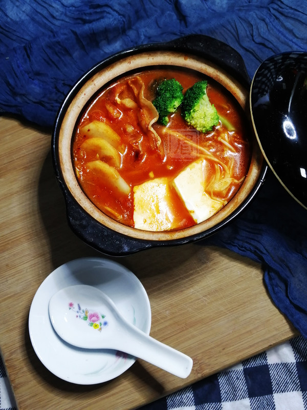 熱乎乎的泡菜鍋，驅寒還管飽！的做法-酸辣味煮菜譜
