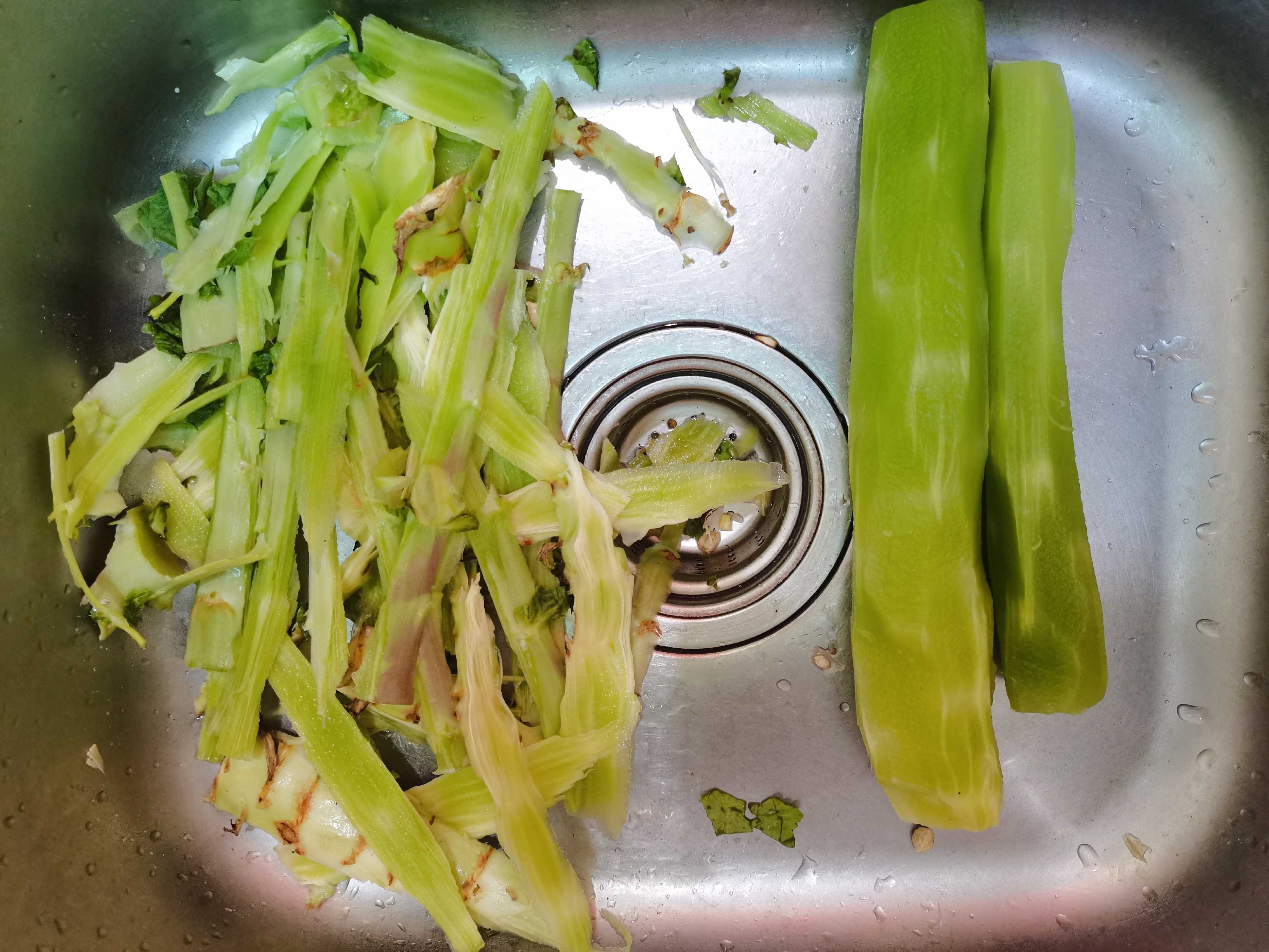 萵筍炒木耳的做法-家常味炒菜譜