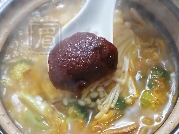 熱乎乎的泡菜鍋，驅寒還管飽！的做法-酸辣味煮菜譜