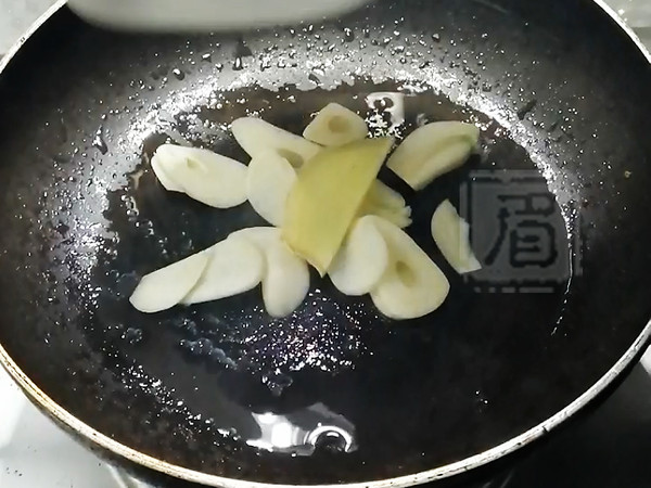 熱乎乎的泡菜鍋，驅寒還管飽！的做法-酸辣味煮菜譜
