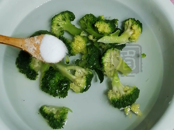 熱乎乎的泡菜鍋，驅寒還管飽！的做法-酸辣味煮菜譜