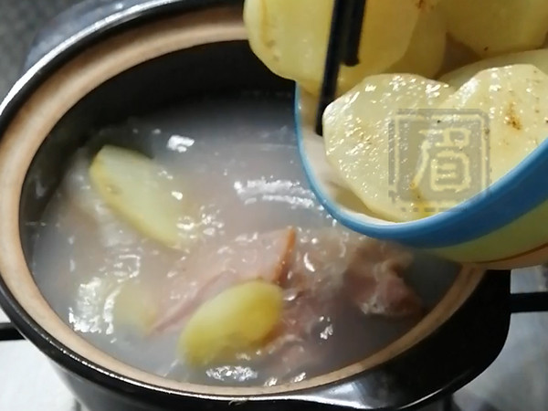熱乎乎的泡菜鍋，驅寒還管飽！的做法-酸辣味煮菜譜