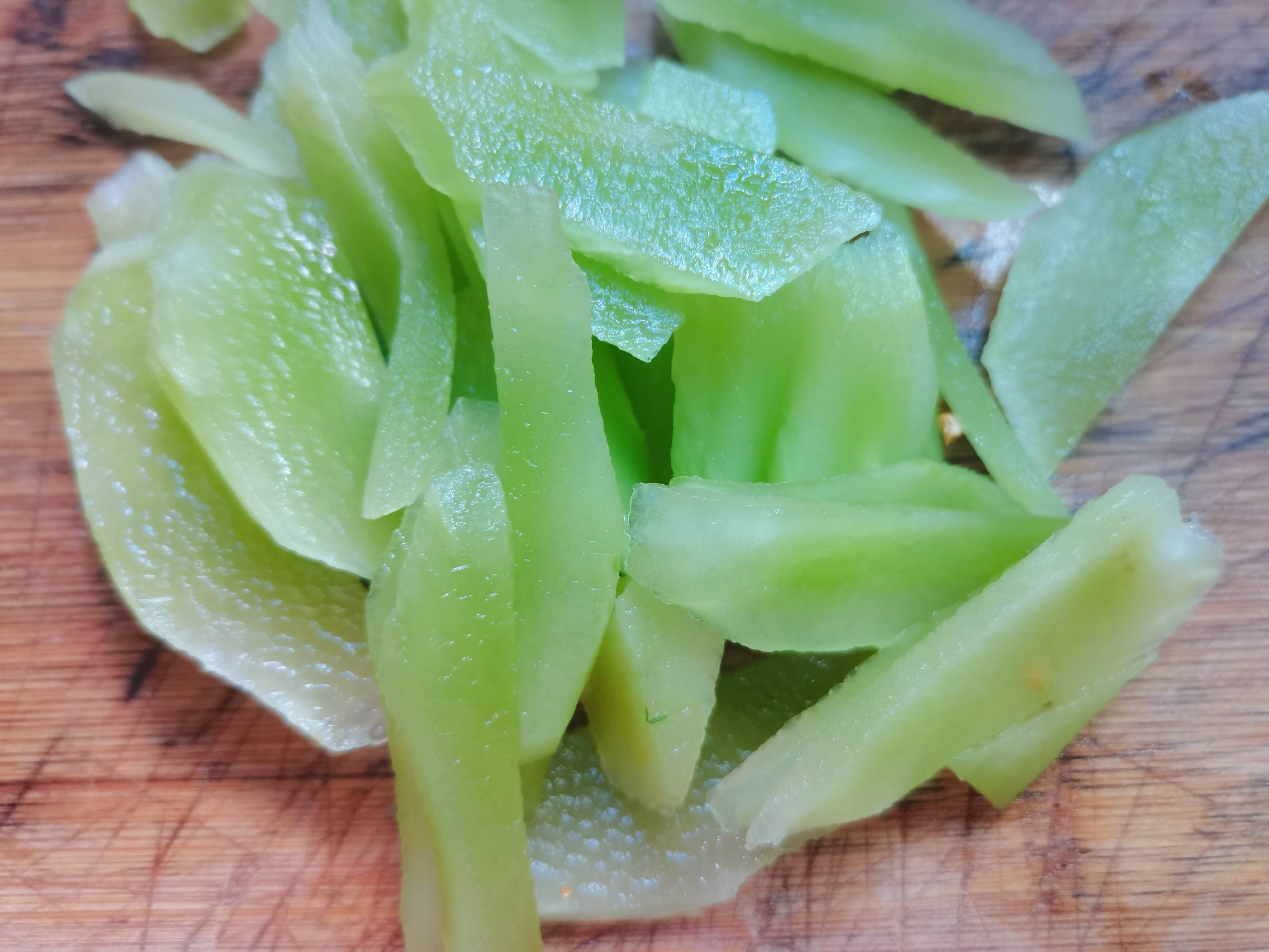 萵筍炒木耳的做法-家常味炒菜譜