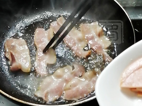 熱乎乎的泡菜鍋，驅寒還管飽！的做法-酸辣味煮菜譜