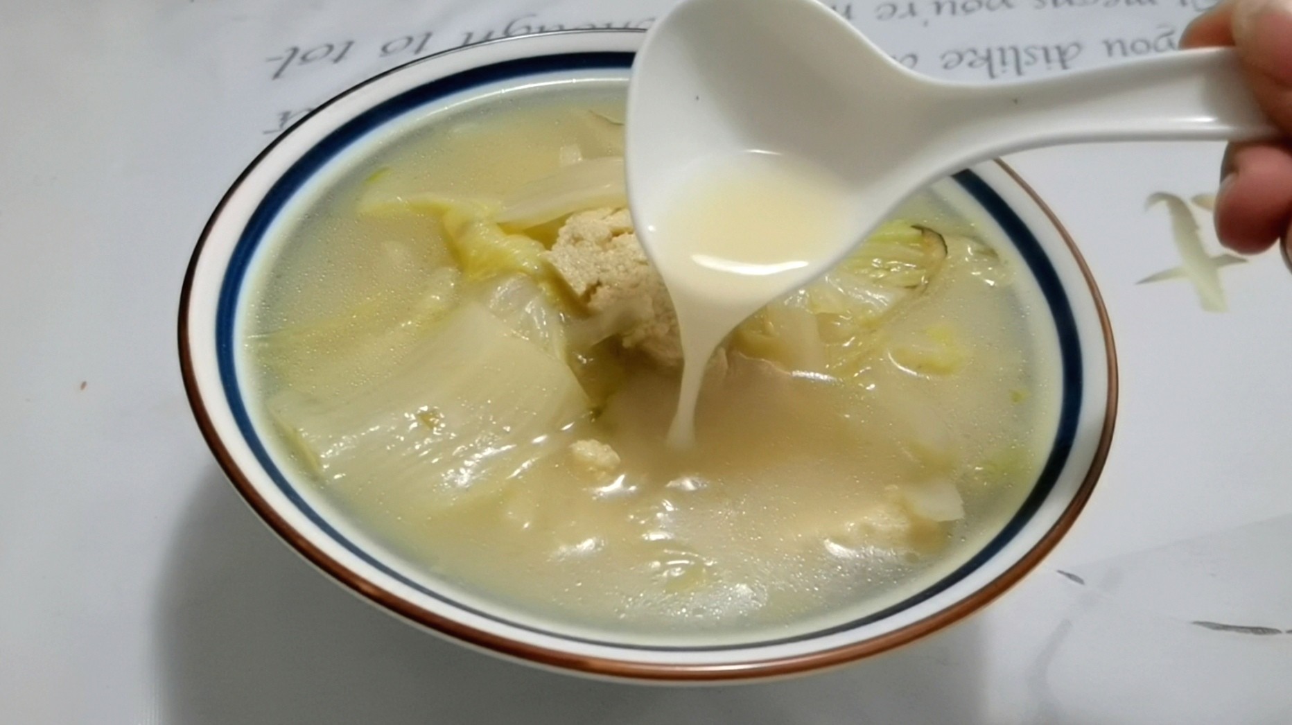 湯汁奶白的白菜燉凍豆腐的做法-家常味燉菜譜-易網(wǎng)健康養(yǎng)生網(wǎng) 湯汁奶白的白菜燉凍豆腐的做法-家常味燉菜譜