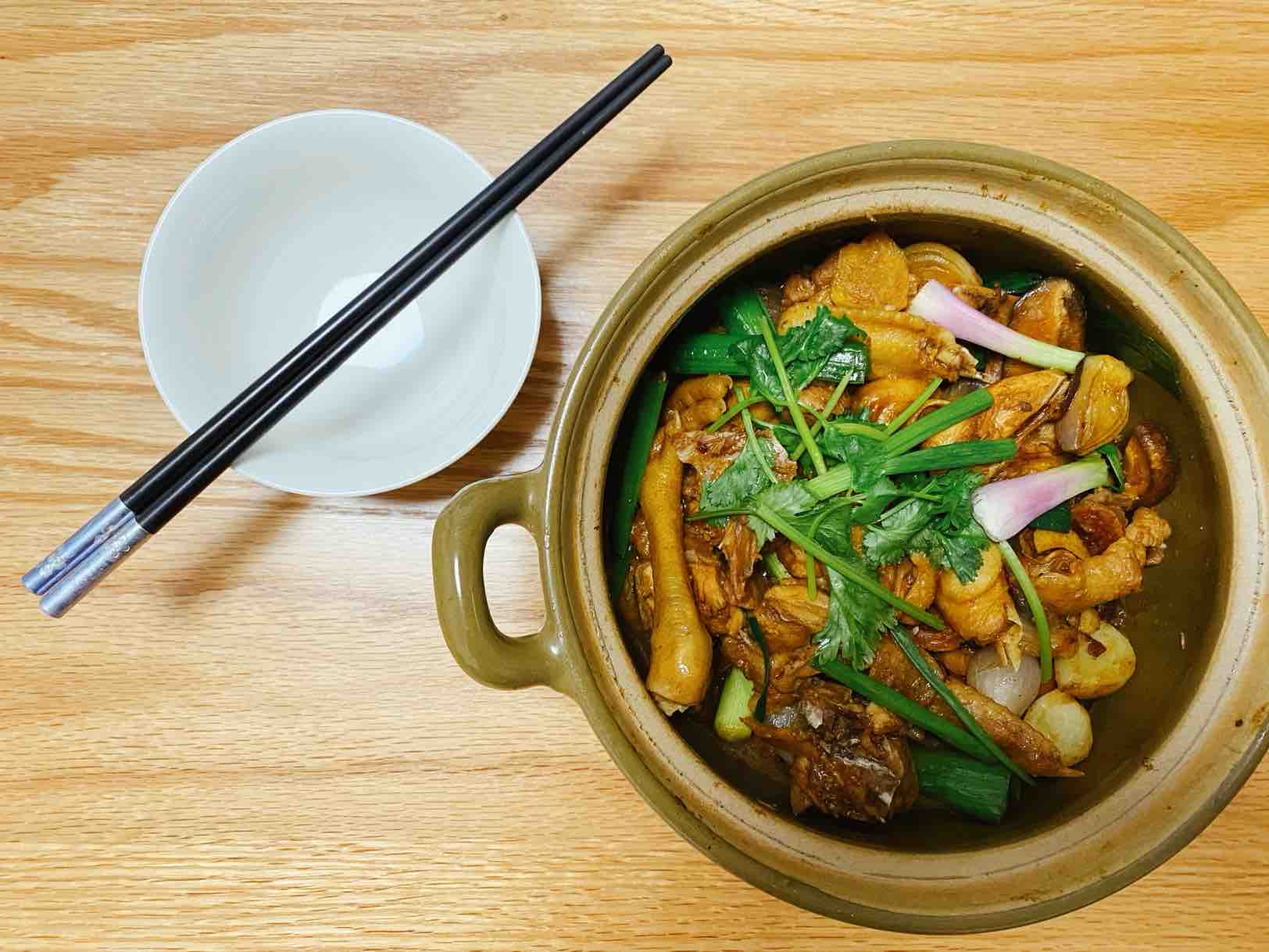 砂鍋雞煲的做法-咸鮮味砂鍋菜譜-易網(wǎng)健康養(yǎng)生網(wǎng) 砂鍋雞煲的做法-咸鮮味砂鍋菜譜