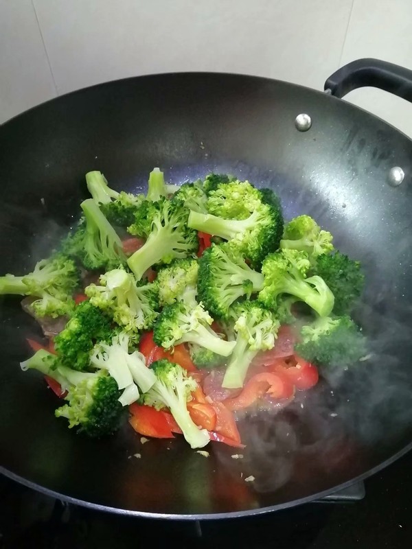 簡簡單單也不失美味~~臘味炒西蘭花的做法-家常味炒菜譜