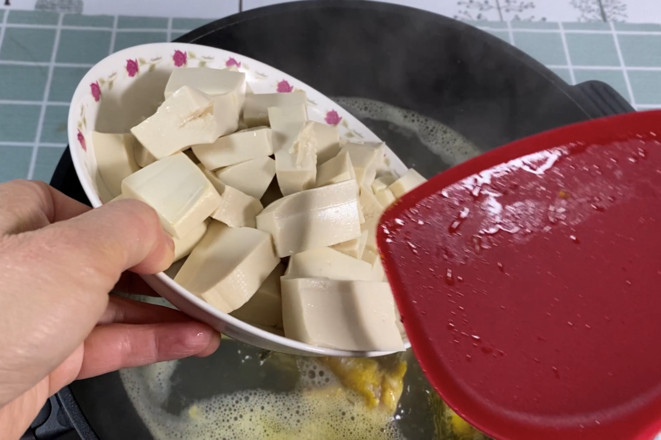 鮮掉眉毛的黃骨魚豆腐湯的做法-家常味煮菜譜-易網健康養生網 鮮掉眉毛的黃骨魚豆腐湯的做法-家常味煮菜譜