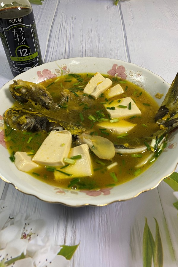 鮮掉眉毛的黃骨魚豆腐湯的做法-家常味煮菜譜-易網健康養生網 鮮掉眉毛的黃骨魚豆腐湯的做法-家常味煮菜譜