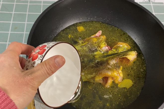 鮮掉眉毛的黃骨魚豆腐湯的做法-家常味煮菜譜-易網健康養生網 鮮掉眉毛的黃骨魚豆腐湯的做法-家常味煮菜譜