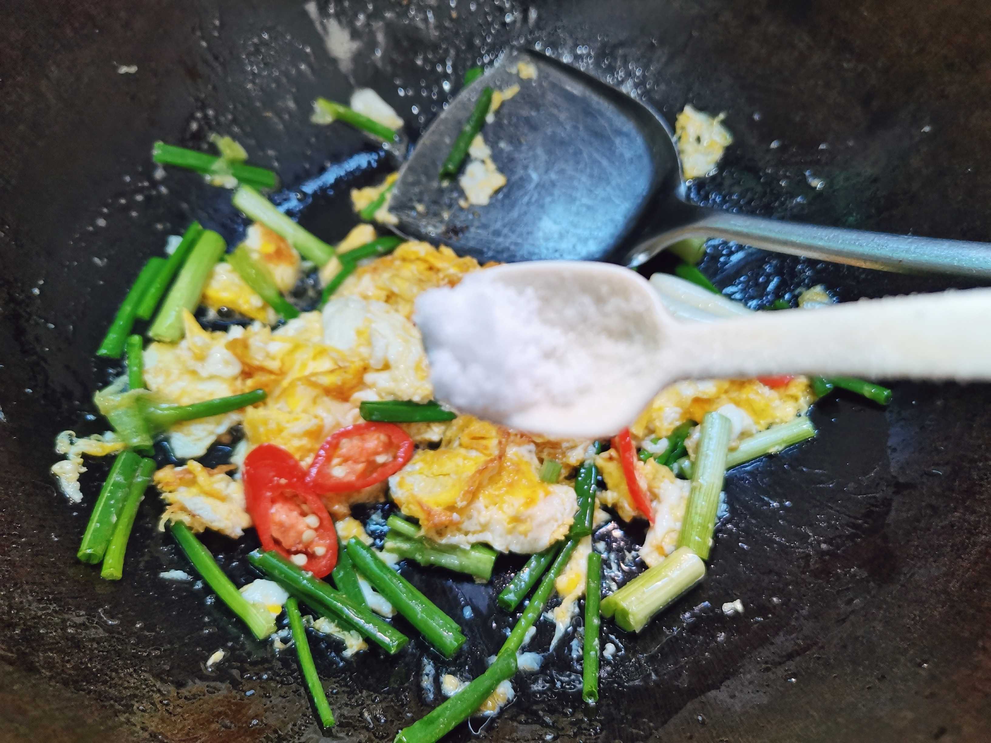 小蔥炒雞蛋，簡單又快手的一道快手菜的做法-家常味炒菜譜