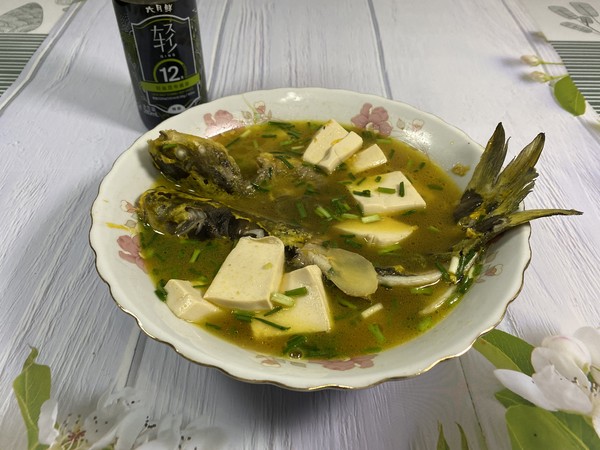 鮮掉眉毛的黃骨魚豆腐湯的做法-家常味煮菜譜-易網健康養生網 鮮掉眉毛的黃骨魚豆腐湯的做法-家常味煮菜譜