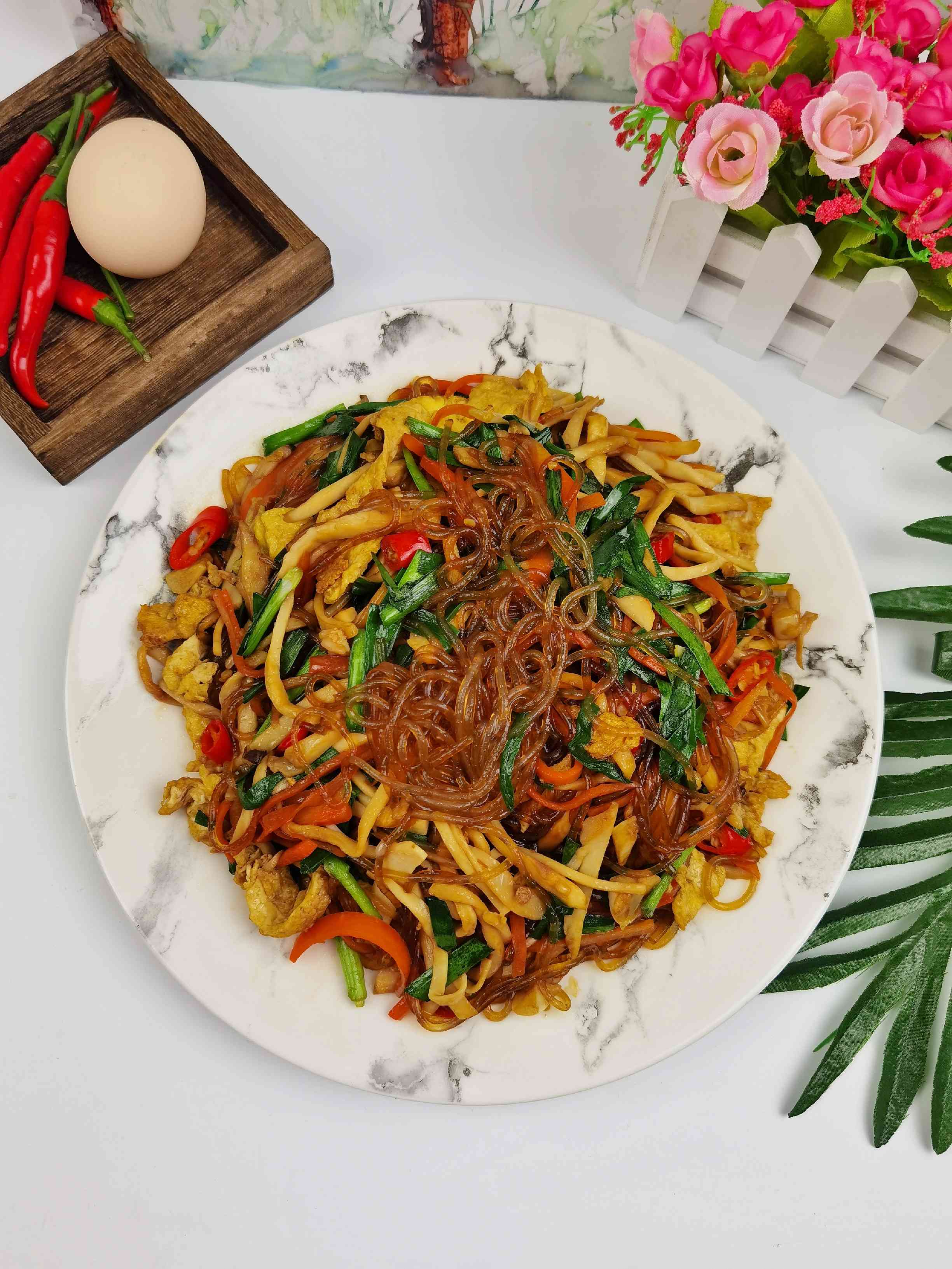 年夜飯素菜也出彩-杏鮑菇炒合菜,闔家歡樂吃著超下飯的做法-香辣味炒菜譜-易網健康養生網 年夜飯素菜也出彩-杏鮑菇炒合菜,闔家歡樂吃著超下飯的做法-香辣味炒菜譜