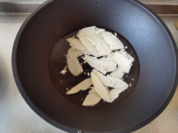 好吃下飯小菜，雪里蕻筍片香菇炒豆瓣的做法-咸鮮味炒菜譜