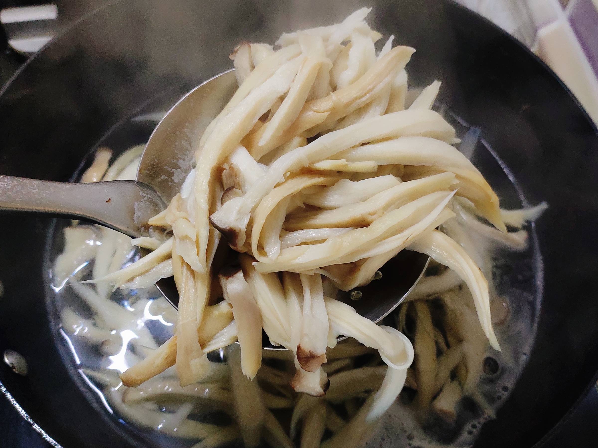 不放一點鹽的煸炒杏鮑菇的做法-咸鮮味炒菜譜