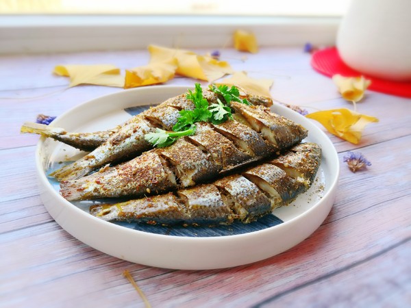 用烤箱烤鯽魚既衛生又安全，廚房油煙少的做法-家常味烤菜譜