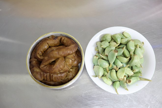 臘八蒜燒肥腸的做法-蒜香味燒菜譜-易網<a href=http://m.aoa7937.com/ target=_blank class=infotextkey>健康養生</a>網 臘八蒜燒肥腸的做法-蒜香味燒菜譜