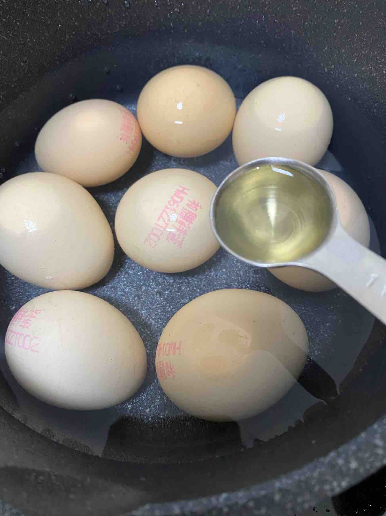 爆汁虎皮雞蛋的做法-家常味煎菜譜-易網<a href=http://m.aoa7937.com/ target=_blank class=infotextkey>健康養生</a>網 爆汁虎皮雞蛋的做法-家常味煎菜譜