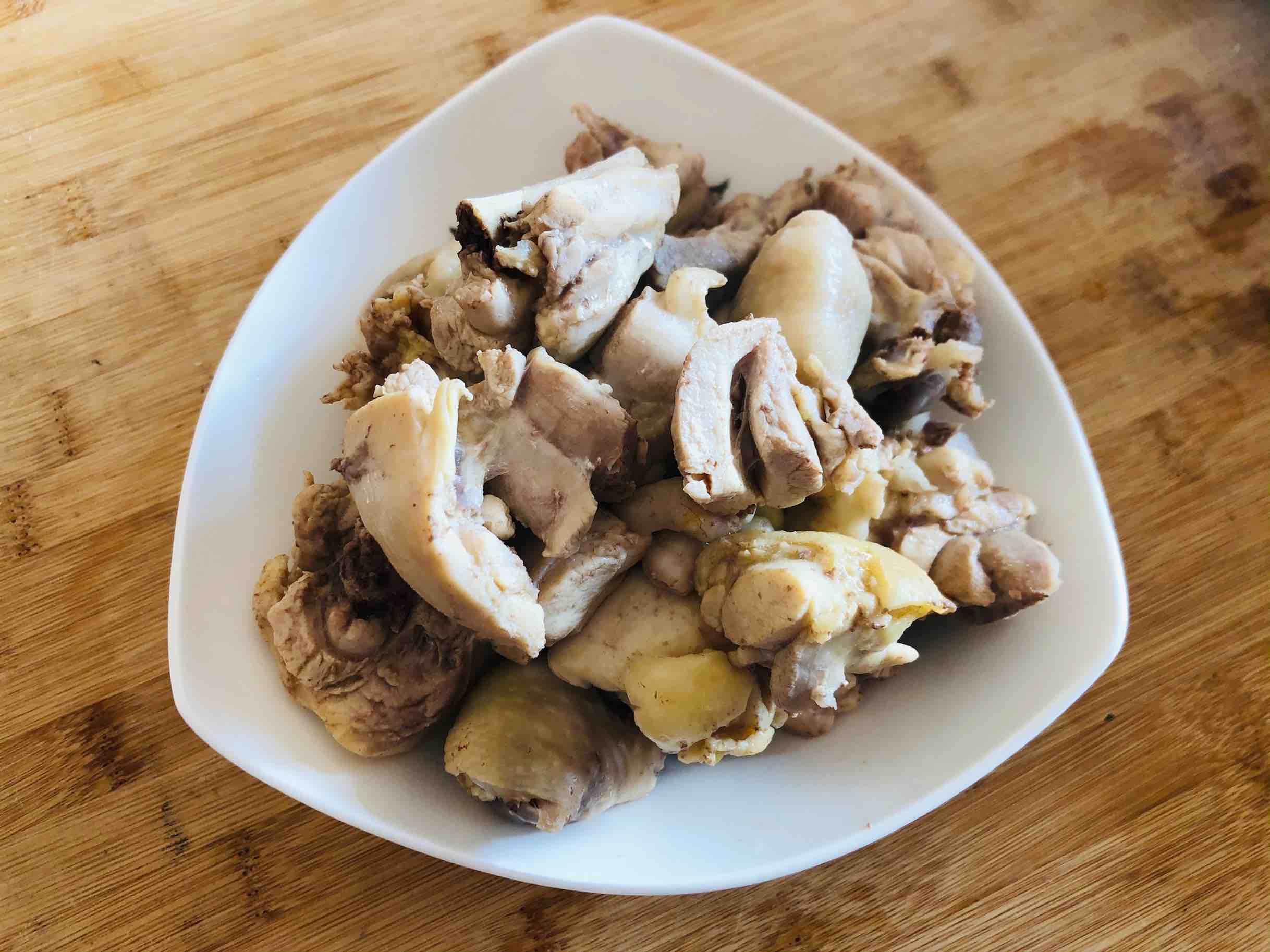 火鍋雞的家常做法，香辣過(guò)癮簡(jiǎn)單易做，配米飯?zhí)嘛埨驳淖龇?香辣味燒菜譜