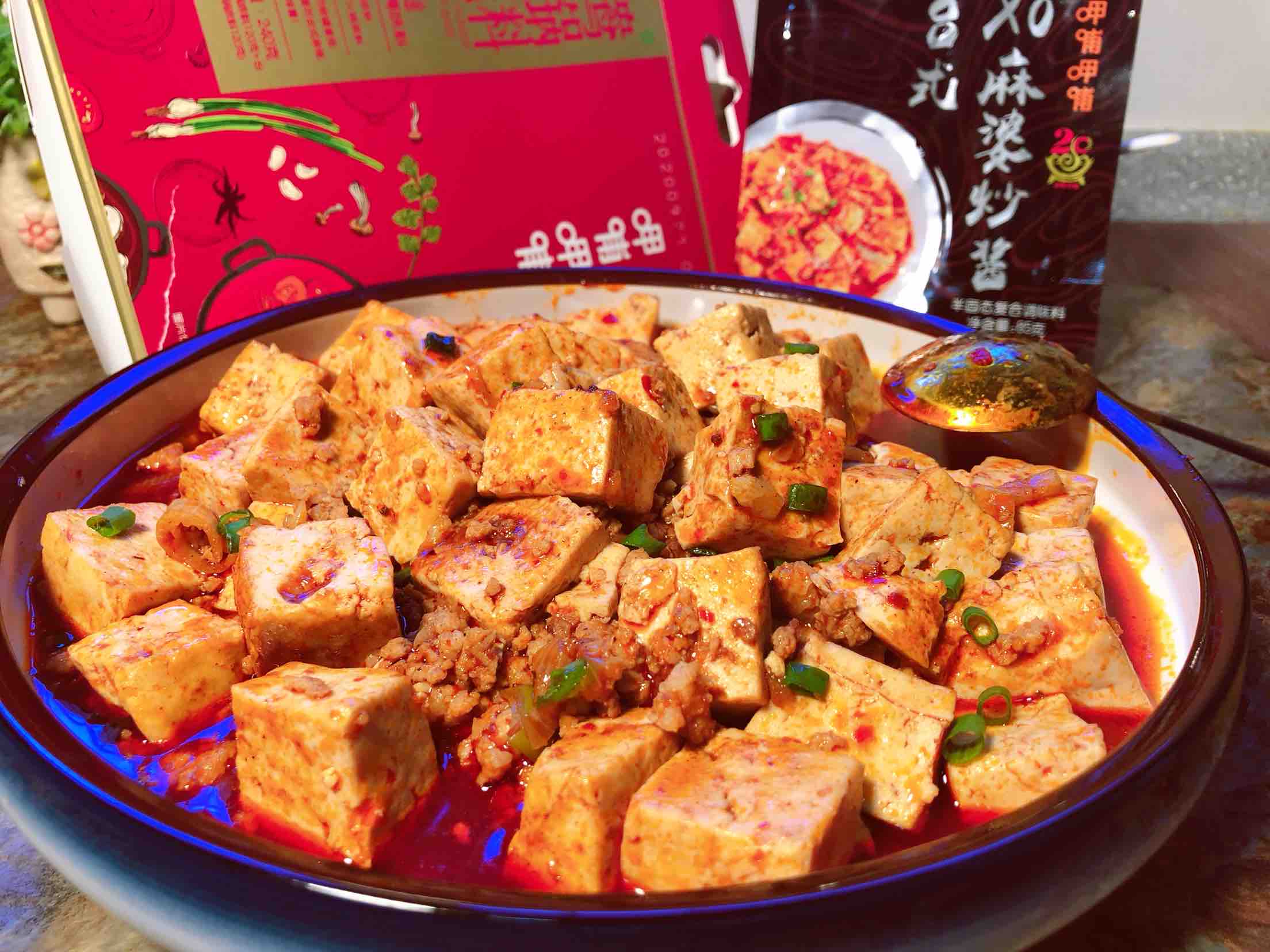 麻婆炒豆腐的做法-麻辣味炒菜譜-易網健康養生網 麻婆炒豆腐的做法-麻辣味炒菜譜