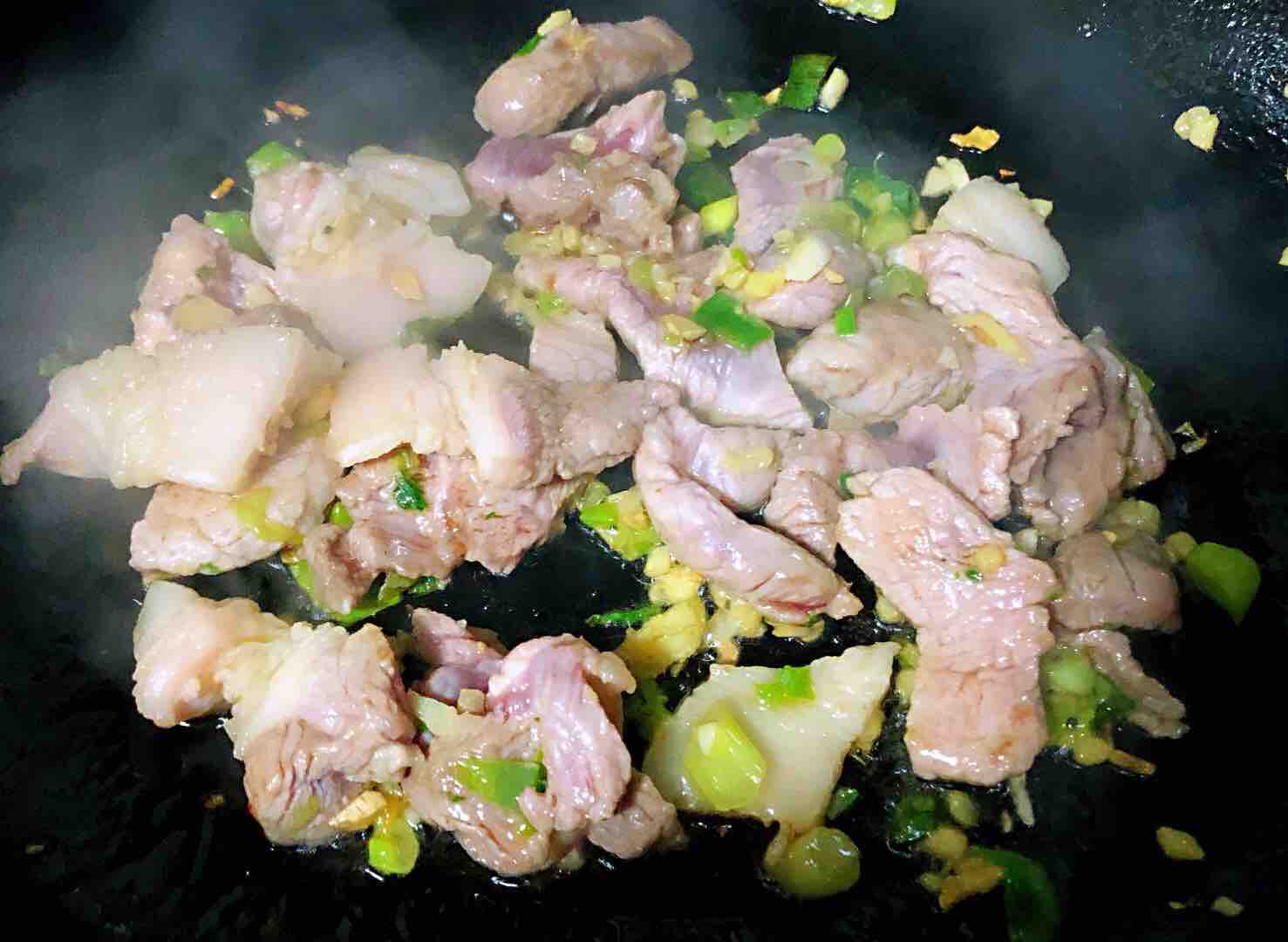 蓮藕炒肉片的做法-咸鮮味炒菜譜-易網健康養生網 蓮藕炒肉片的做法-咸鮮味炒菜譜