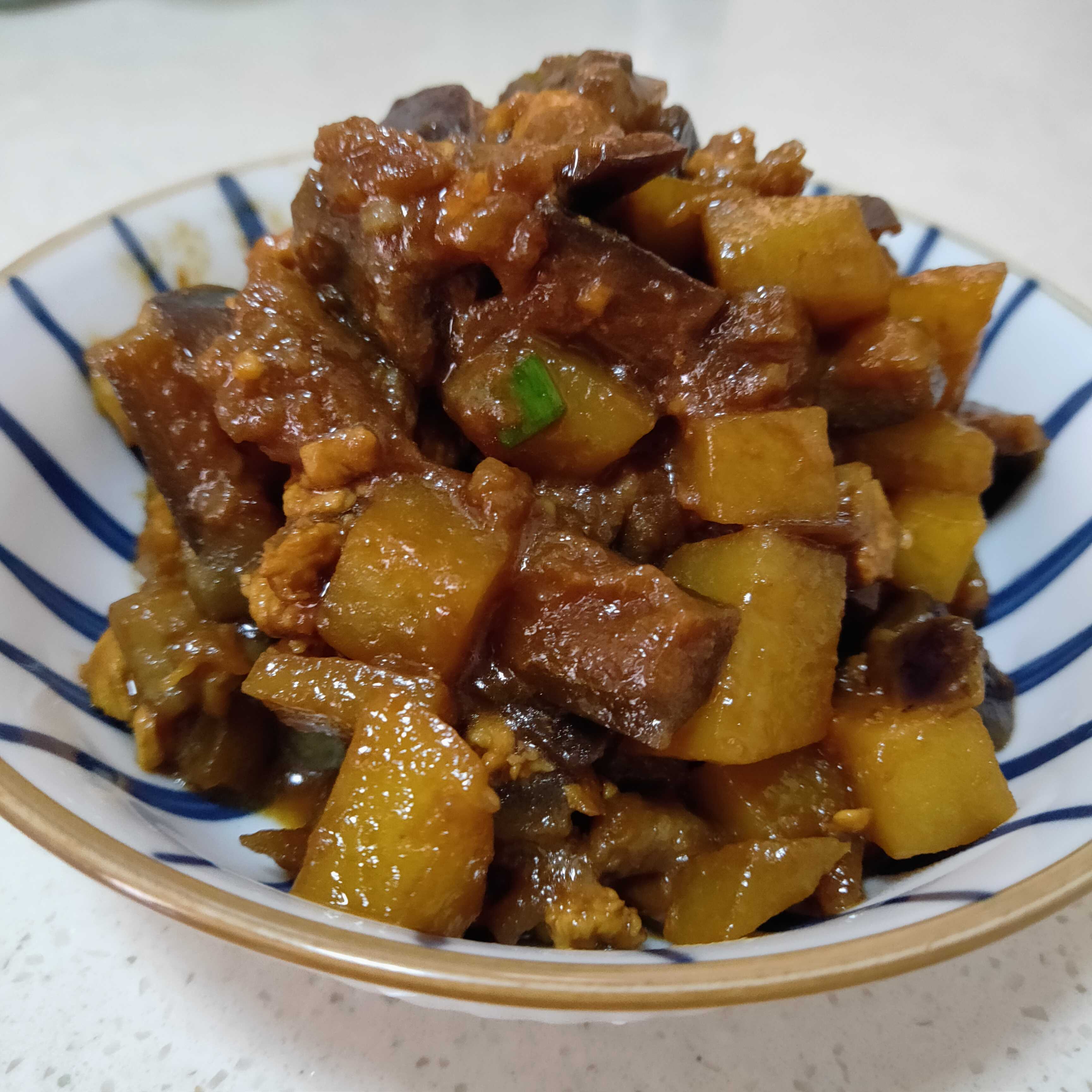 茄子燉土豆的做法-咸鮮味炒菜譜-易網健康養生網 茄子燉土豆的做法-咸鮮味炒菜譜
