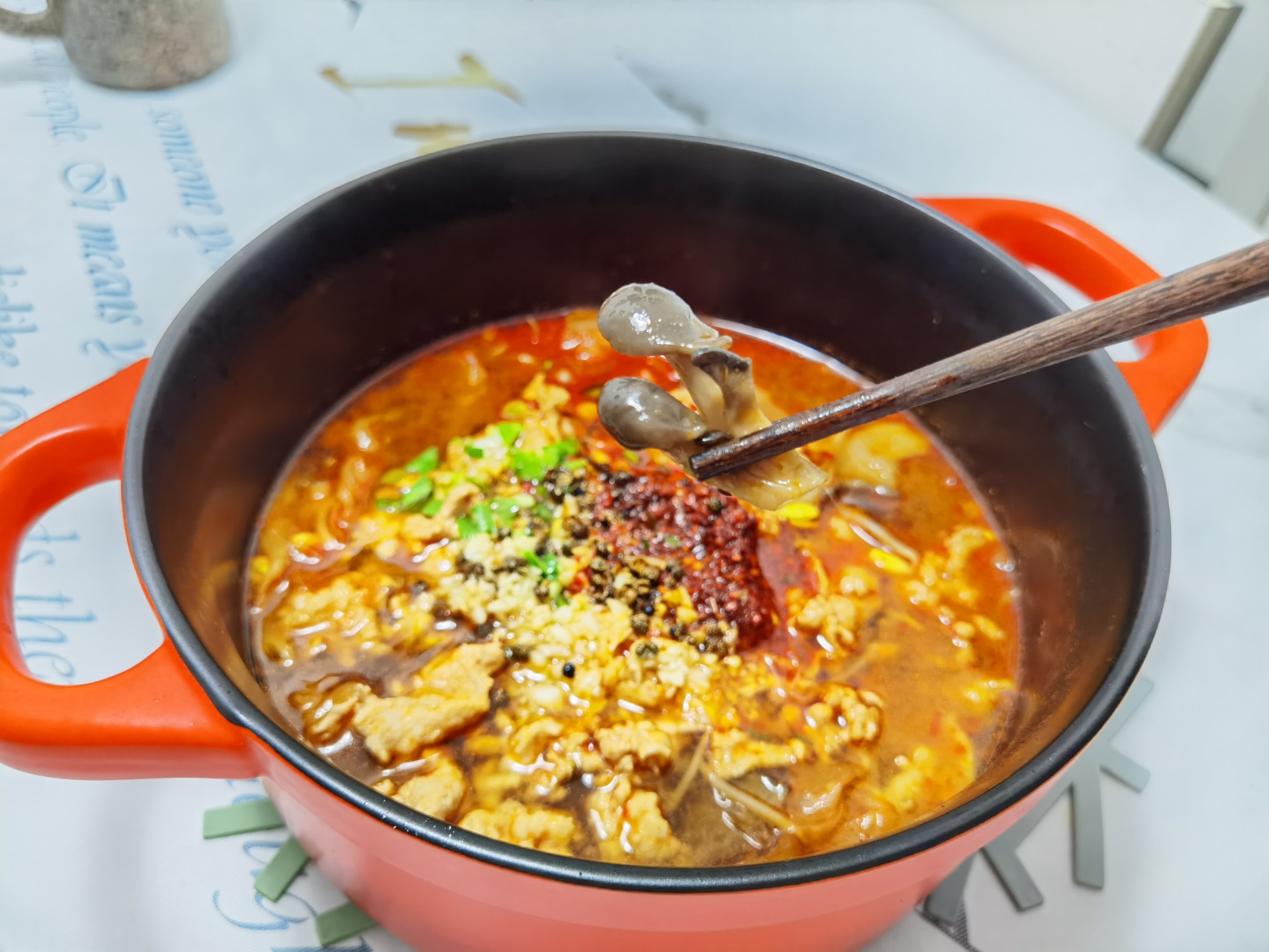 水煮肉片柔嫩的秘訣的做法-麻辣味煮菜譜-易網(wǎng)健康養(yǎng)生網(wǎng) 水煮肉片柔嫩的秘訣的做法-麻辣味煮菜譜