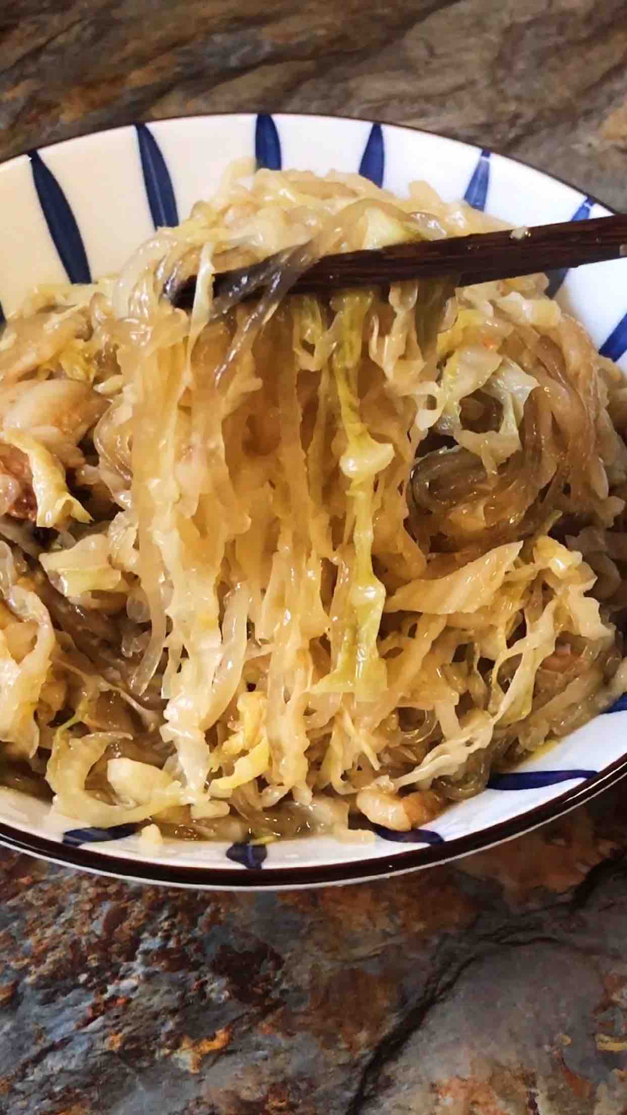 酸菜燉粉條地道東北菜的做法-酸味燉菜譜-易網(wǎng)健康養(yǎng)生網(wǎng) 酸菜燉粉條地道東北菜的做法-酸味燉菜譜