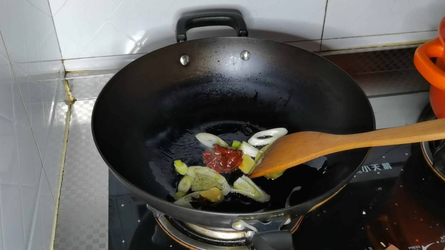 水煮肉片柔嫩的秘訣的做法-麻辣味煮菜譜-易網(wǎng)健康養(yǎng)生網(wǎng) 水煮肉片柔嫩的秘訣的做法-麻辣味煮菜譜