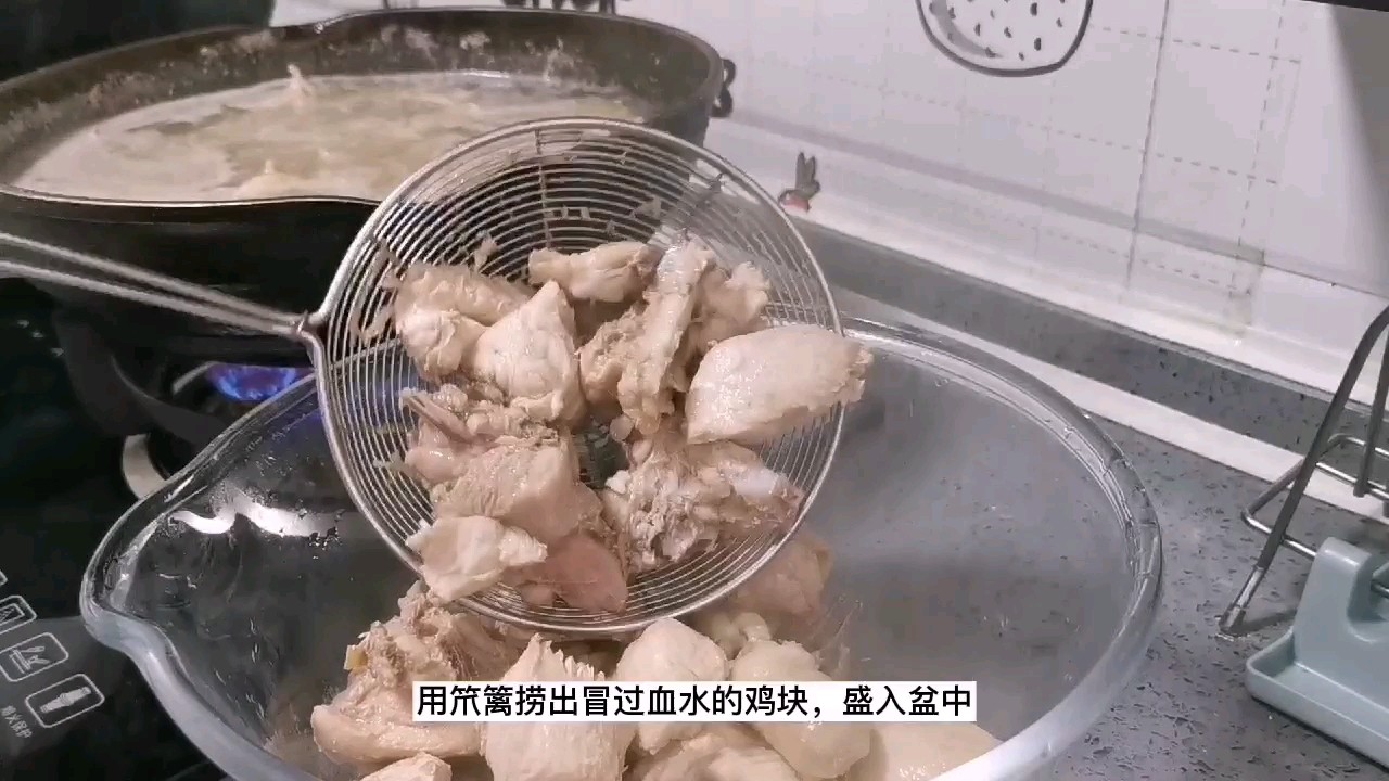 過年硬菜之一:芋頭大盤雞,保證一上桌就被搶光的做法-咸鮮味炒菜譜-易網(wǎng)健康養(yǎng)生網(wǎng) 過年硬菜之一:芋頭大盤雞,保證一上桌就被搶光的做法-咸鮮味炒菜譜