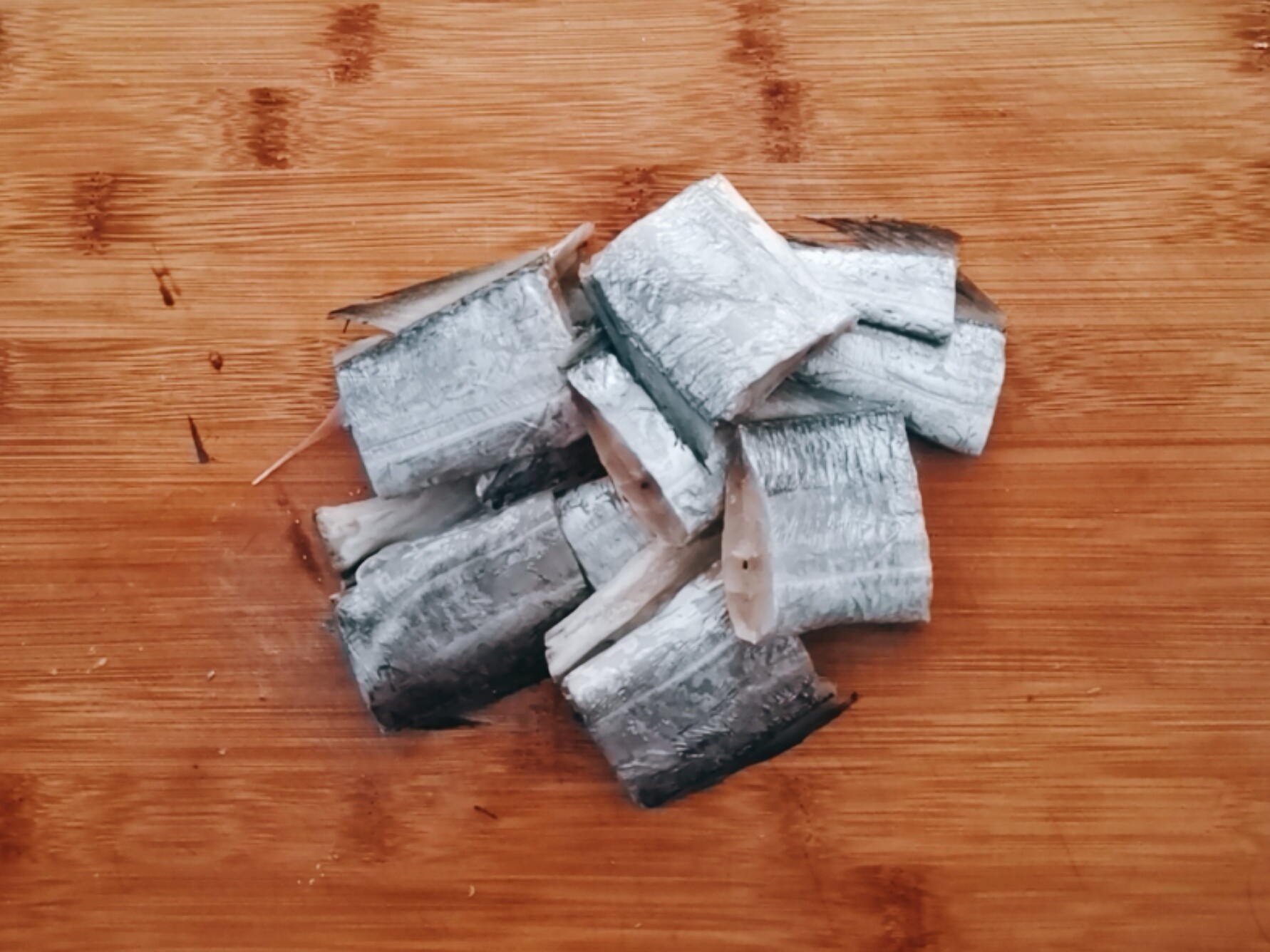 帶魚還可以做成茄汁味,保管家人都愛吃~的做法-茄汁味煎菜譜-易網(wǎng)<a href=http://m.aoa7937.com/ target=_blank class=infotextkey>健康養(yǎng)生</a>網(wǎng) 帶魚還可以做成茄汁味,保管家人都愛吃~的做法-茄汁味煎菜譜