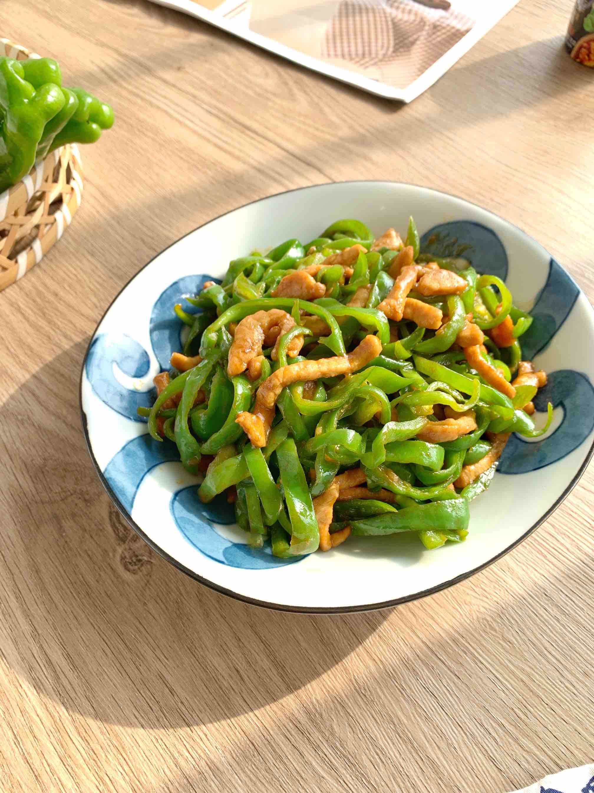 簡簡單單下飯菜:辣椒炒肉的做法-香辣味炒菜譜-易網(wǎng)健康養(yǎng)生網(wǎng) 簡簡單單下飯菜:辣椒炒肉的做法-香辣味炒菜譜
