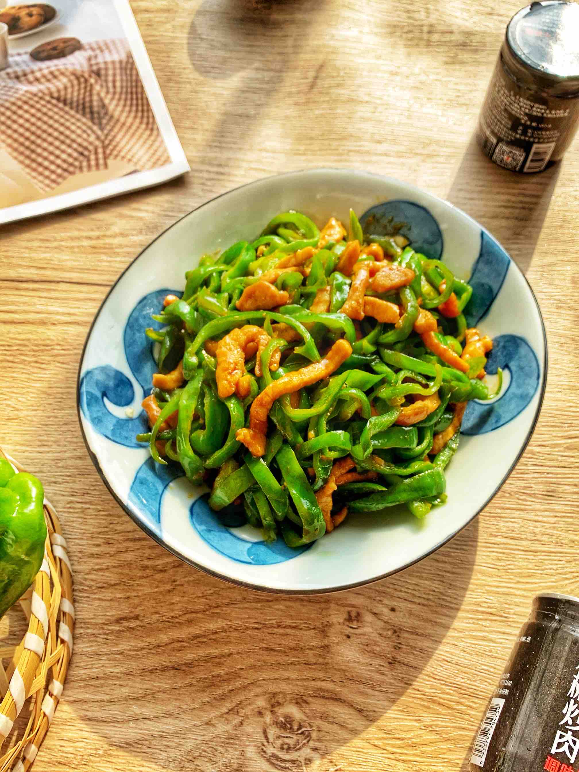 簡簡單單下飯菜:辣椒炒肉的做法-香辣味炒菜譜-易網(wǎng)健康養(yǎng)生網(wǎng) 簡簡單單下飯菜:辣椒炒肉的做法-香辣味炒菜譜