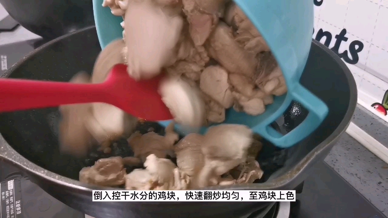 過年硬菜之一:芋頭大盤雞,保證一上桌就被搶光的做法-咸鮮味炒菜譜-易網(wǎng)健康養(yǎng)生網(wǎng) 過年硬菜之一:芋頭大盤雞,保證一上桌就被搶光的做法-咸鮮味炒菜譜