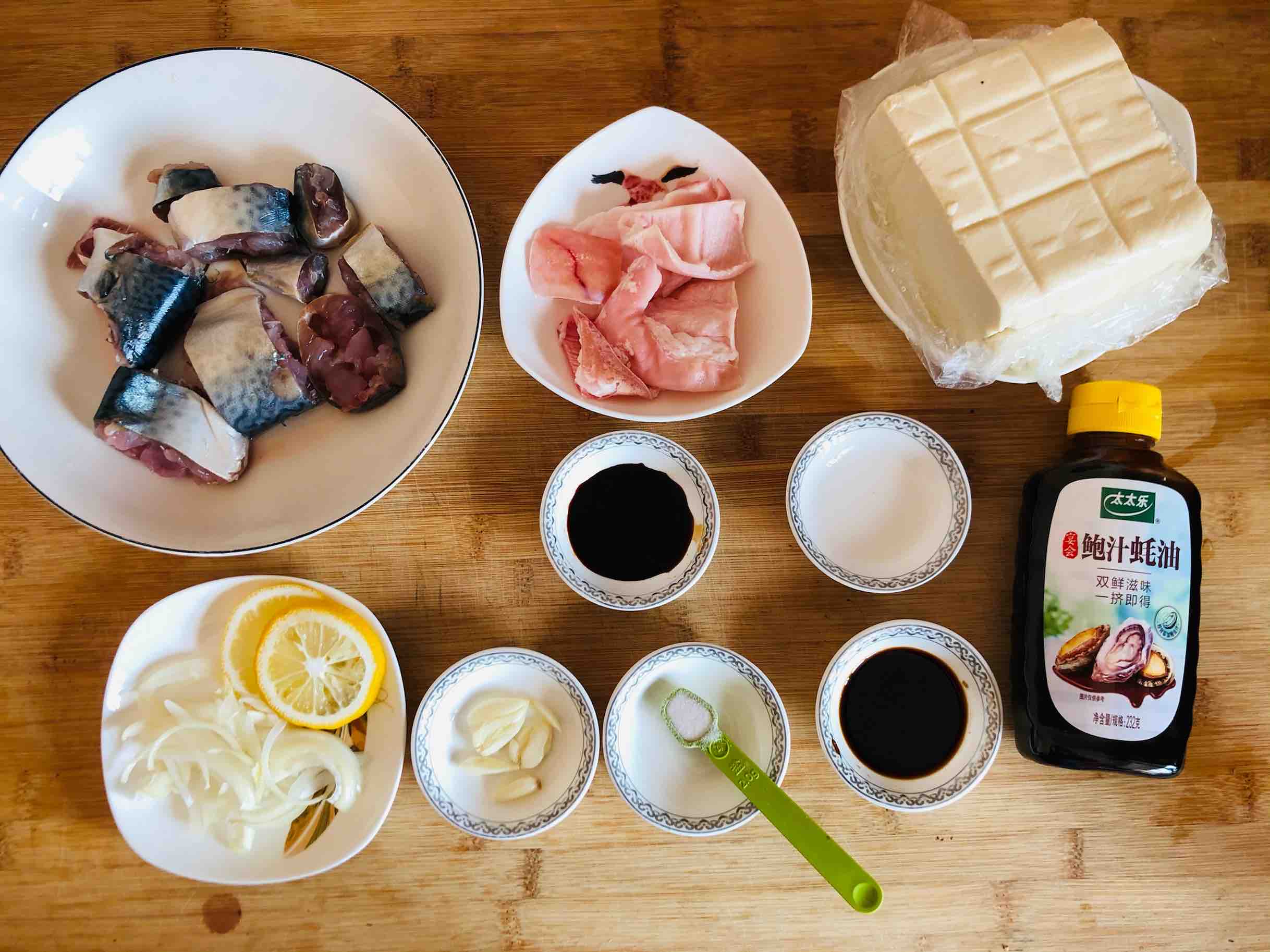 鲅魚燉豆腐的做法-咸鮮味燉菜譜-易網<a href=http://m.aoa7937.com/ target=_blank class=infotextkey>健康養生</a>網 鲅魚燉豆腐的做法-咸鮮味燉菜譜