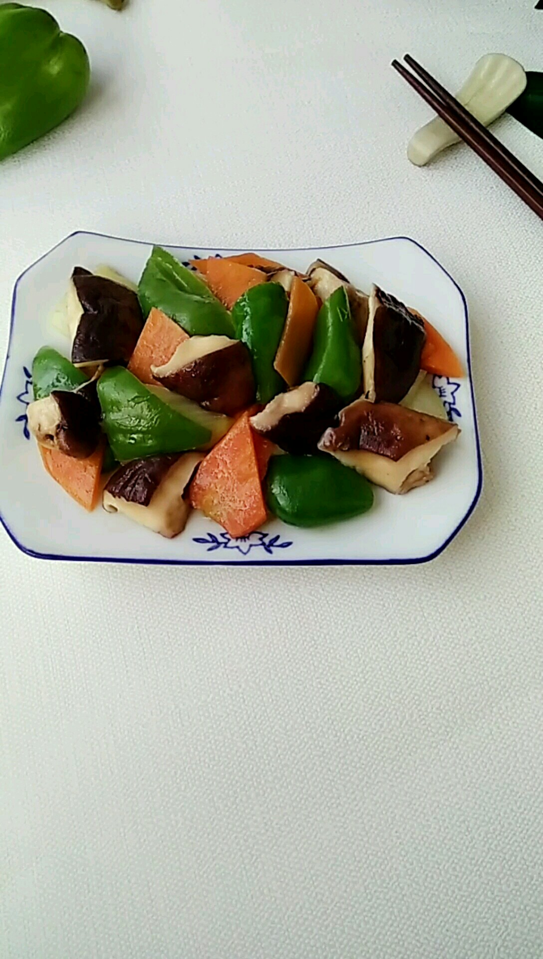 三色素炒低脂健康菜的做法-家常味炒菜譜-易網(wǎng)健康養(yǎng)生網(wǎng) 三色素炒低脂健康菜的做法-家常味炒菜譜