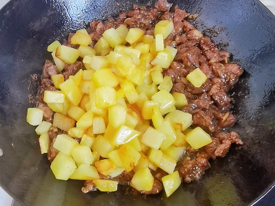 輕松年夜飯-孜然土豆牛肉,燒烤味解饞下酒又下飯的做法-其它口味炒菜譜-易網(wǎng)健康養(yǎng)生網(wǎng) 輕松年夜飯-孜然土豆牛肉,燒烤味解饞下酒又下飯的做法-其它口味炒菜譜