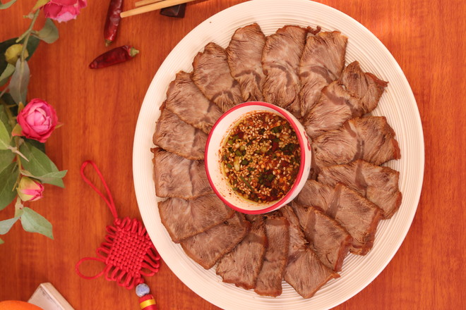 年夜飯必備鹵牛腱子！肉軟有嚼勁，上桌必光盤的做法-咸鮮味鹵菜譜