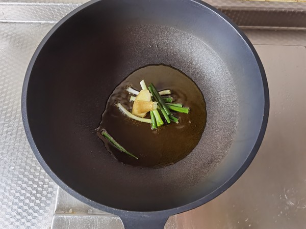 雙菇炒肉絲的做法-咸鮮味炒菜譜-易網(wǎng)<a href=http://m.aoa7937.com/ target=_blank class=infotextkey>健康養(yǎng)生</a>網(wǎng) 雙菇炒肉絲的做法-咸鮮味炒菜譜