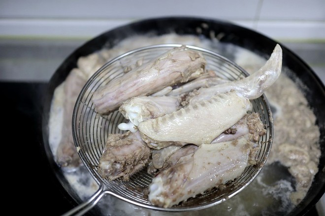 鹵鴨脖鴨翅的做法-家常味鹵菜譜-易網(wǎng)健康養(yǎng)生網(wǎng) 鹵鴨脖鴨翅的做法-家常味鹵菜譜